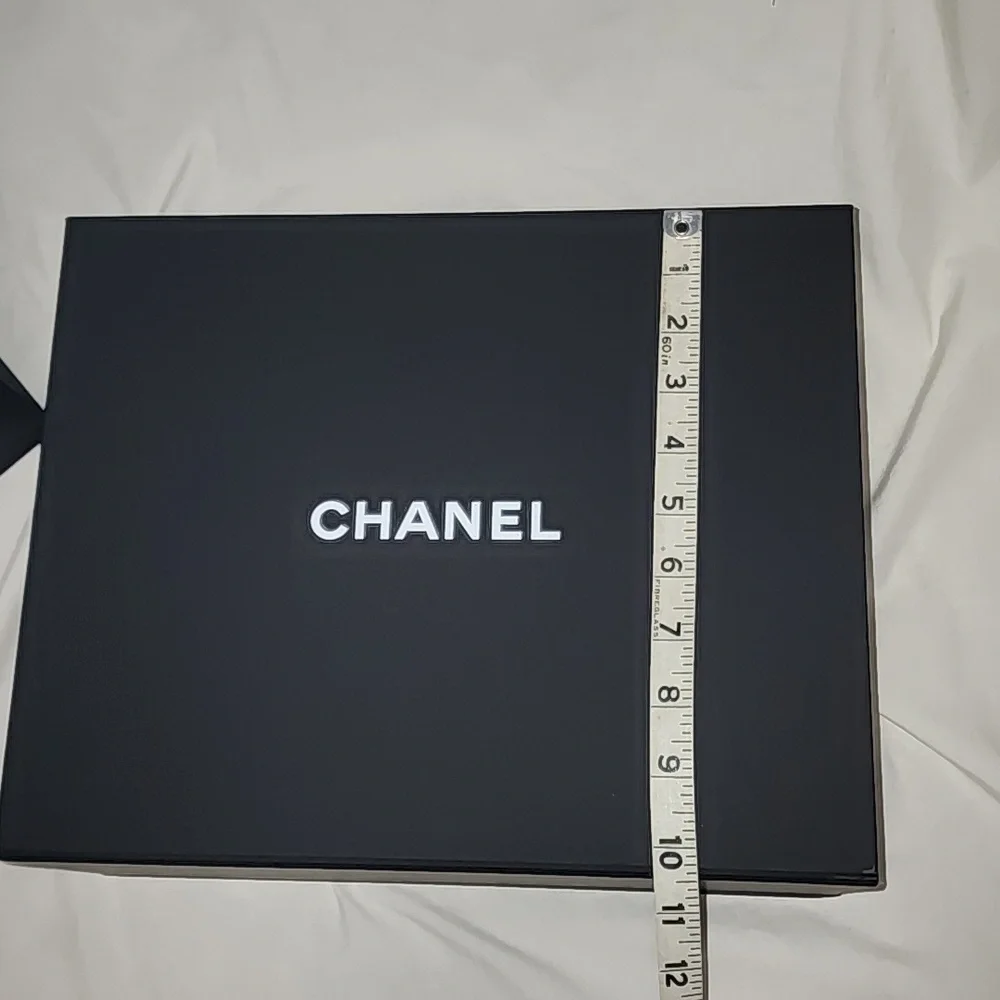 CHANEL Elegant Black Packaging Set - Picture 3 of 15